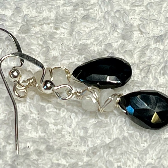 💋🎀genuine black onyx and blue flash moonstone glass earrings -NWT - Picture 6 of 7